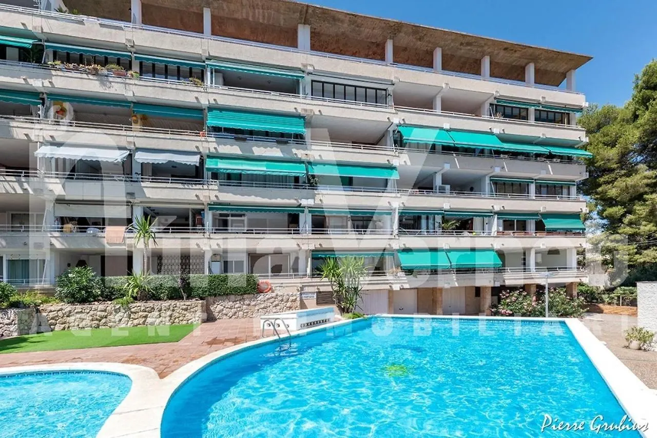 Bbq - Pool - Costa Apartments location